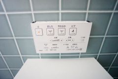 温水、暖房、ウォシュレット付の高機能トイレです。