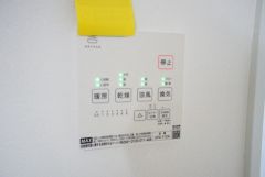 浴室暖房乾燥機付き＾＾梅雨の時期や花粉、PM2.5が酷いときなどの洗濯を干すのに重宝しそうですね＾＾