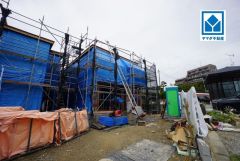 現地（2025年11月12日）撮影。2路線利用可能で都心へのアクセスの幅が広がります。毎日の通勤・通学・買い物がしやすく、快適に過ごせます。