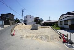 小学校やスーパーなども近く周辺環境充実。快適でゆとりのある生活空間で新生活を始めましょう。
