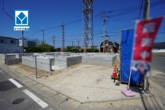 現地（2026年8月25日）撮影。角地。リビング3面採光。バルコニー2面確保。ウォークインクローゼット2箇所完備＾＾ご家族と会話をしながら楽しくお料理ができるアイランドキッチン＾＾