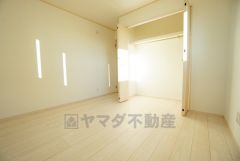 各部屋に収納が完備されているので、お荷物が増えても安心の設計です。