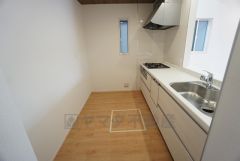 同仕様写真。カウンタートップは耐熱性に優れており、日ごろのお掃除もふき取るだけでＯＫ。