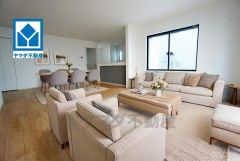 家具はイメージです。家族が集まる開放的なリビング。思い思いの時間を過ごしたり食事をしたり、素敵な団らんの場になりますね。