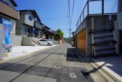 大型車の通行が少なく、騒音や振動が少ないので静かで快適な生活を送れます。