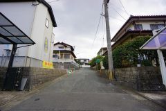 住人以外の車の進入も少なく、小さなお子様を持つご家庭にも安心です。