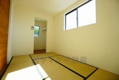 和室は、思い切りお子様が遊べるキッズスペースに。柔らかい畳の上なら、お子様が転んでも怪我をしにくく安心です。