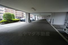敷地内駐車場。空き状況はお問い合わせください＾＾