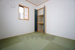 同仕様写真。ＬＤＫに隣接する和室です。様々な使用用途で活躍しそうです。