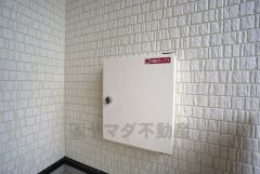 留守中の荷物の受け取りに便利な宅配ボックスを完備しております。
