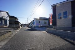 住人以外の車の進入も少なく、小さなお子様を持つご家庭にも安心です。