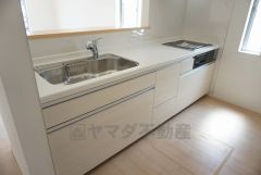 同仕様写真。カウンタートップは耐熱性に優れており、日ごろのお掃除もふき取るだけでＯＫ。