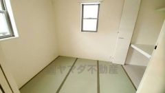 リビングからの続き間として和室をご用意しました。