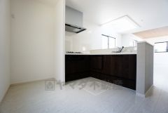 カウンタートップは耐熱性に優れており、日ごろのお掃除もふき取るだけでＯＫ。