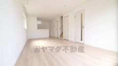 カウンターキッチンに加えて、リビング階段になっているので、お顔を合わす回数が増え、ぐっと家族の距離が縮まります。