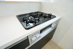 複数の調理を一度に行うことができる3口コンロ。効率よくお料理が出来ます。毎日のお料理も楽しくなりますね＾＾