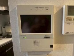 防犯はもちろん、セールスマン対策にもなるモニター付きインターホンです。お子さん1人での留守番時にも活躍しそうです。