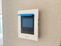 同仕様写真。防犯性、セキュリティ対策に安心できるテレビモニター付きインターフォンです。セールスマン対策にもなり安心できます。