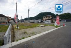 現地（2026年6月11日）撮影。1号地。多目的な使い方が楽しめる2.5帖のバックヤードを完備＾＾全室2面採光で日当たり、風通し良好です＾＾
