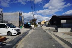 現地（2025年11月19日）撮影。住人以外の車の進入も少なく、小さなお子様を持つご家庭にも安心です。