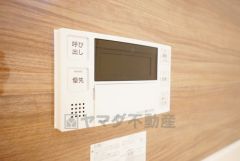 湯量・湯温の設定、そして保温までワンタッチのフルオートバス。便利な追い炊き機能付きです。