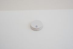 火災報知器が設置されていることで、火災の発生をいち早く感知し、就寝中や留守中でも素早く危険を知らせてくれるため、家族の安全を確保し被害を最小限に抑えられます。