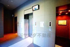 エレベーターは3台完備しています。忙しい時にもスムーズに外出できます。