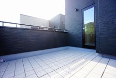 同仕様写真。広々としたバルコニー。 天気のいい日にはお布団もまとめて干せそうですね＾＾ 陽当たり、風通し良好です＾＾