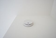火災発生をいち早く知らせてくれる火災報知器は標準装備です。