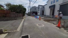 住人以外の車の進入も少なく、小さなお子様を持つご家庭にも安心です。落ち着いた住宅地内で快適な生活を実現してみませんか。