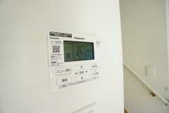 キッチン横からボタンひとつで操作が楽々。