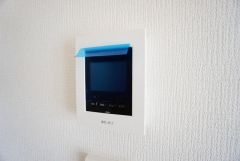 防犯性、セキュリティ対策に安心できるテレビモニター付きインターフォンです。セールスマン対策にもなり安心できます。