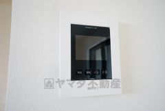 防犯性、セキュリティ対策に安心できるテレビモニター付きインターフォンです。セールスマン対策にもなり安心できます。