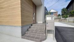 家の顔となる玄関扉がかっこいいと、たくさんの人を招き入れたくなりますね＾＾