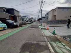 住人以外の車の進入も少なく、小さなお子様を持つご家庭にも安心です。