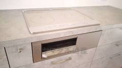 汚れてもサッとふける、お手入れのしやすいIHクッキングヒーター。オール電化なので経済的です。