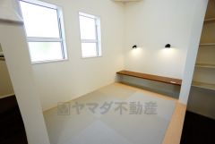 断熱性能の窓ガラスを採用。省エネ、光熱費カットにも貢献します。夏は涼しく、冬は暖かく快適に過ごせますよ＾＾