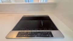 汚れてもサッとふける、お手入れのしやすいIHクッキングヒーター。オール電化なので経済的です。