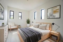 家具はイメージです。主寝室としてお使いいただけそうなこちらのお部屋は、日当たりが良く、爽やかな風を感じて起きる朝は、快適生活の始まりに。