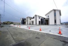 住人以外の車の進入も少なく、小さなお子様を持つご家庭にも安心です。