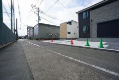 大型車の通行が少なく、騒音や振動が少ないので静かで快適な生活を送れます。