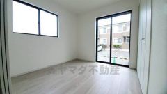 リビング隣には、ホッとできる和室を用意。お子様のお昼寝スペースや書斎としてなど、いろいろとお使い頂けます。