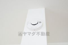 火災発生をいち早く知らせてくれる火災報知器は標準装備です。