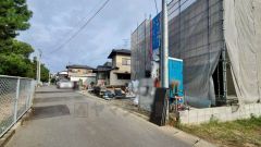 現地（2025年11月4日）撮影。大型車の通行が少なく、騒音や振動が少ないので静かで快適な生活を送れます。