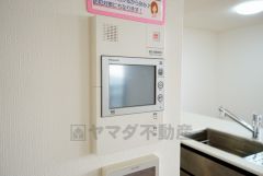 防犯性、セキュリティ対策に安心できるテレビモニター付きインターフォンです。セールスマン対策にもなり安心できます。