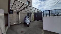 大切な自転車を守れるよう屋根付きの自転車置き場になっております。