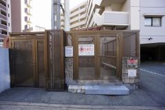 しっかりと扉の閉まるゴミ置き場。ゴミが散らかる心配もありません。