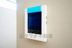 防犯性、セキュリティー対策に安心できるテレビモニター付きインターフォンです。セールスマン対策にもなり安心できます。