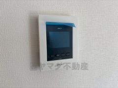 防犯性、セキュリティ対策に安心できるテレビモニター付きインターフォンです。セールスマン対策にもなり安心できます。