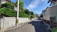 現地（2025年9月30日）撮影。大型車の通行が少なく、騒音や振動が少ないので静かで快適な生活を送れます。